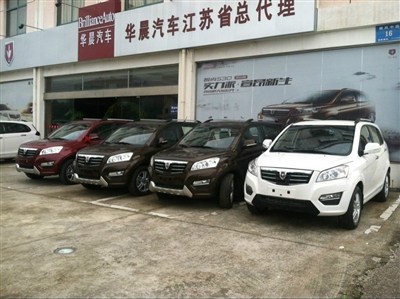 車屁股全部對(duì)準(zhǔn)了攝像頭